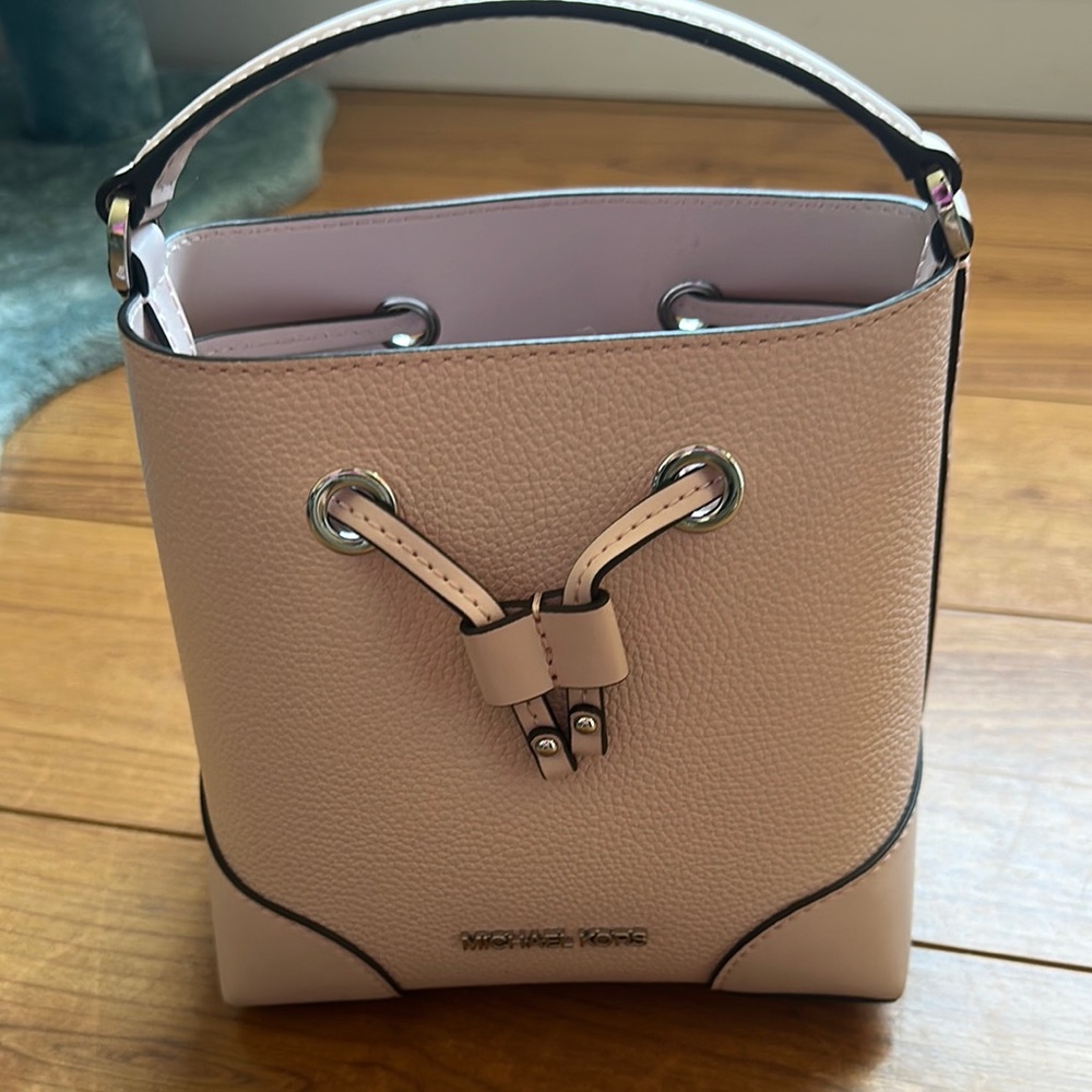 Michael Kors Pink Bucket Bag